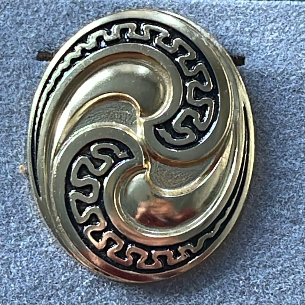 Vintage Scarf Clip by Regina Swirled Gold Tone Oval Design Unique 1.5”x1.25” NOS